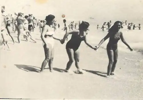 Anonymous persons beach life souvenir photo