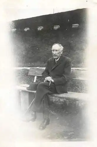 Photo Biller Regen old man