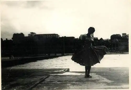 woman posing silhouette