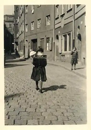 schoolgirl place to identify