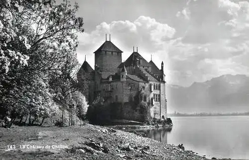 Switzerland postcard le chateau de Chillon