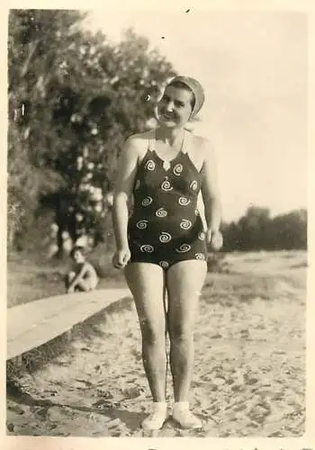 Annonymous person woman posing in bathing suit