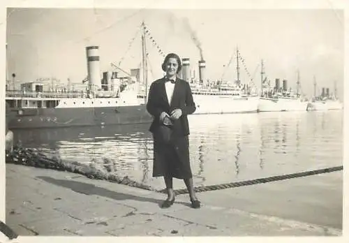 Annonymous person navigation steamer ships