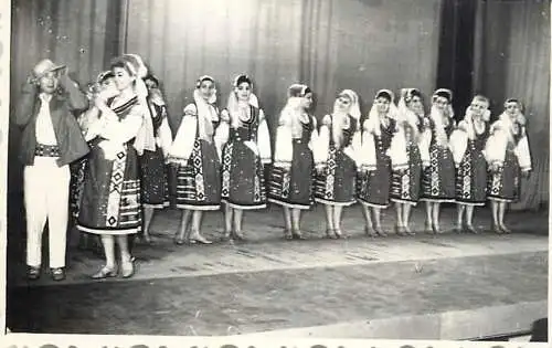Annonymous persons folk types costumes Europe