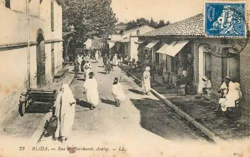 Postcard Algeria Blida rue et marchands arabes
