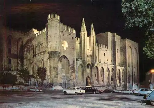 France Avignon Palais de Papes illumine
