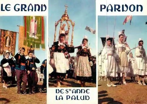 France Plonevez-Porzay (Finistere) Le Grand Pardon de Sainte Anne la Palud Les femmes mariees portant la statue veneree