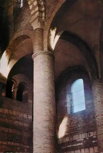 France Tournus Eglise St Philibert vue interieure detail