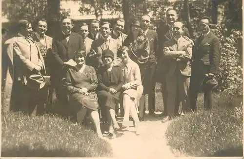 Annonymous persons vintage group photo