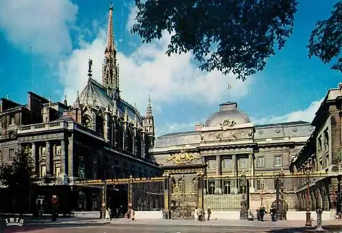 France Auxerre (Yonne) Tour de l'Horologe et maison