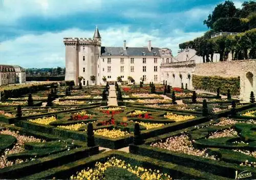 France Villandry Chateau les jardins & avec son donjon