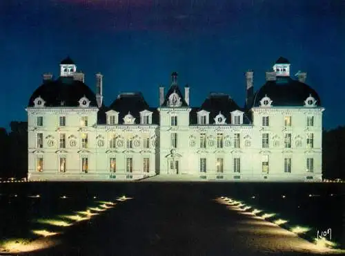 France Chateau de Cheverny vue de nuit