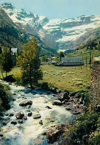 France Les Pyrenees Le cirque de Gavarnie & le Gave de Pau