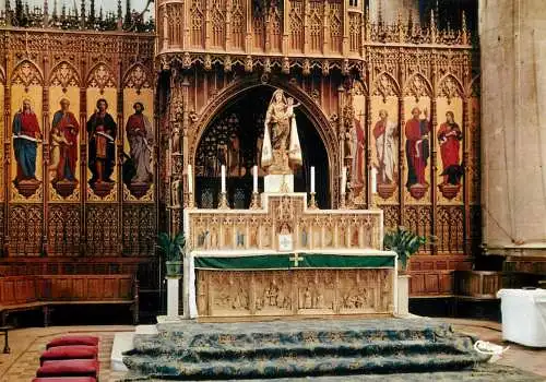 France Auch (Gers) Basilique Sainte-Marie vue interieure Maitre-Autel, les Orgues & les Saints