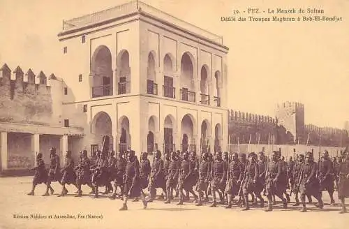 Africa postcard Morocco Fez le Menzeh du Sultan defile des troupes Maghzen a Bab elBoudjat