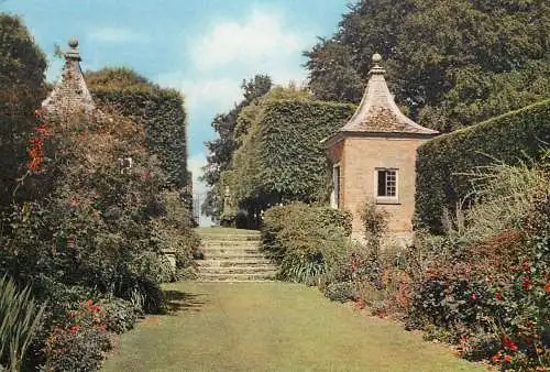 Postcard United Kingdom England Gloucestershire Hidcote Manor garden