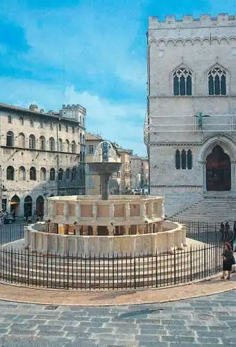 Postcard Italy Perugia Piazza IV Novembre Fontana Maggiore