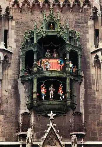 Postcard Germany Munchen chines of bells on the city hall