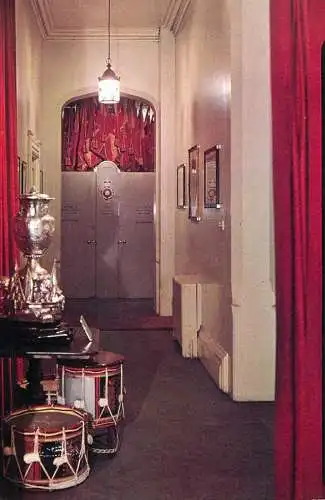 Postcard United Kingdom > England > London > Tower of London royal fusiliers museum