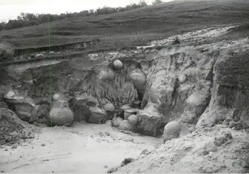 Romania scenic photo 9 x 12 cm 1965 round boulders