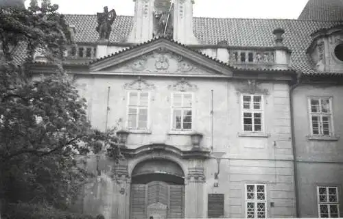 Photo 9 x 13 cm social history Czech Republic Prague 1965 facade details