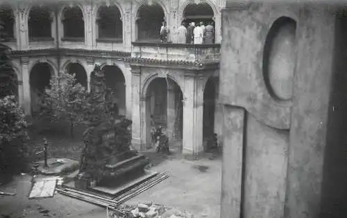 Photo 9 x 13 cm social history Czech Republic Prague 1965 Loreta monastery courtyard and statues
