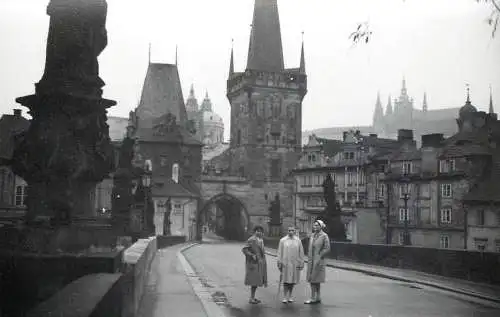 Photo 9 x 13 cm social history Czech Republic Prague 1965 Charles bridge and powder tower