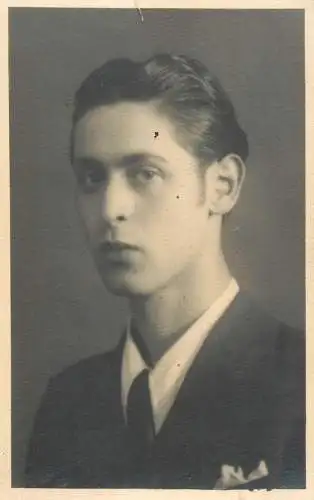 Social history photo elegant man coiffure 1951