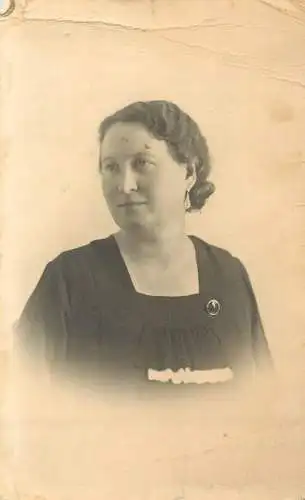 Social history photo woman portrait elegance