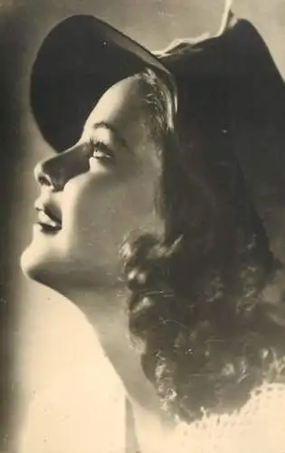 Social history photo beauty woman portrait
