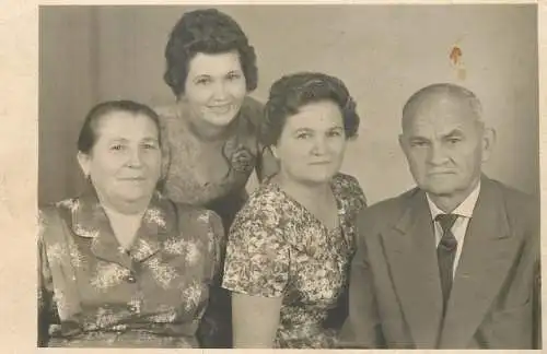 Social history photo elegant friends family group photo