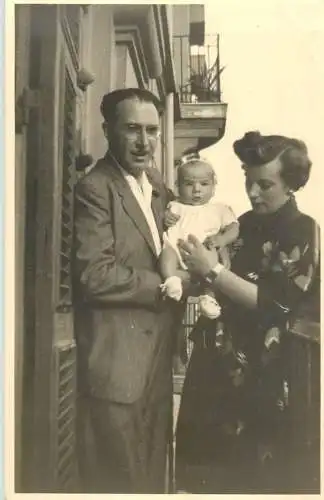 Social history photo elegant couple and baby bebe