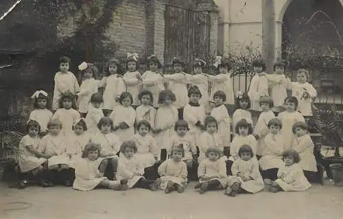 Social history photo elegant children 1920 communion