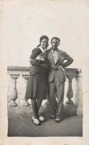 Social history photo elegant couple 1948