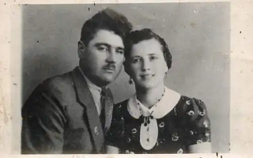 Postcard couple elegance coiffure