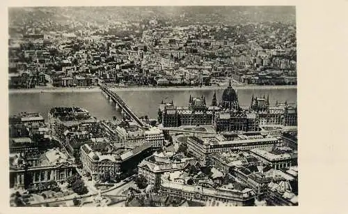 Hungary Budapest latkep a Kossuth hiddal