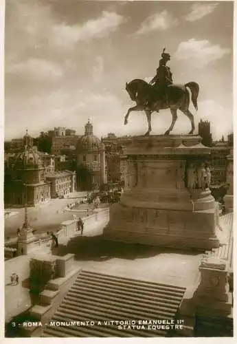Italy Roma Monumento a Vittorio Emanuele II statua equestre