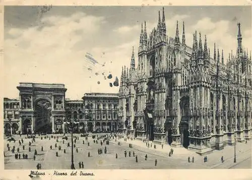 Italy Milano Piazza del Duomo