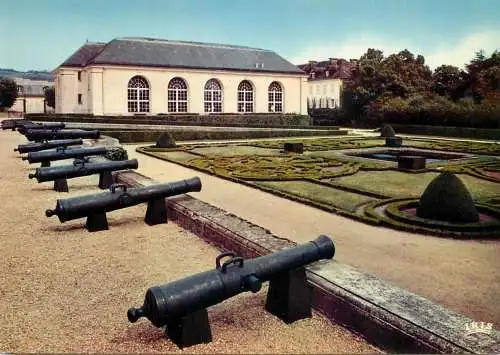 France le Creusot chateau de la Verrerie cannon