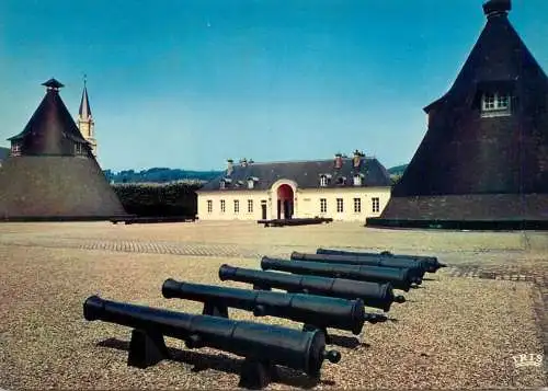 France Le Creusot chateau de la Verrerie cannons