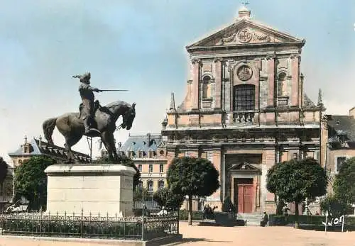 France Morbihan > Vannes chapelle du Lycee St. Simonstatue du Connetable de Richemont