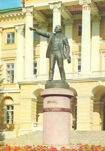 Russia Leningrad monument to Lenin at Smolny palace