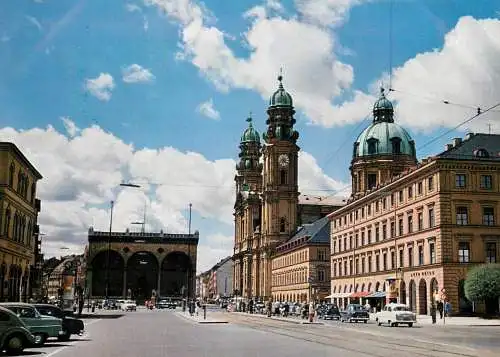 Germany Munchen Odeonsplatz mit Feldherrnhalle