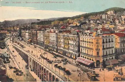 Alger boulevard de la republique tramway