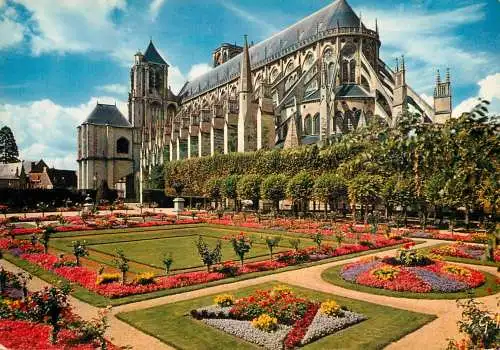France Cher Bourges jardin de l'hotel en ville