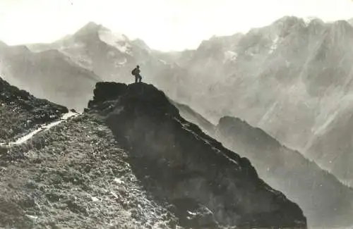 Romania Muntii Fagaras vedere spre varful Arpasul