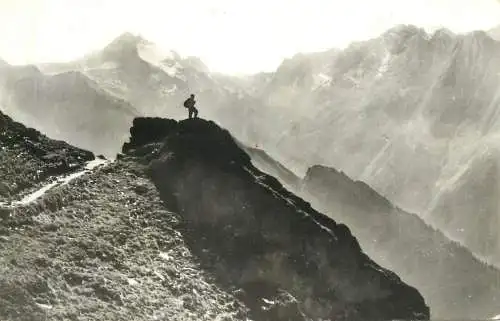 Romania Muntii Fagarasului vedere spre varful Arpasul