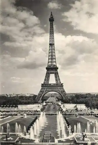 France Paris en flanant Les grandes eaux au Palais de Chaillot & la Tour Eiffel