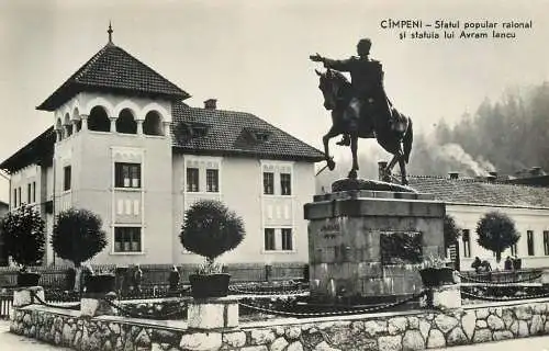 Romania Campeni Sfatul Popular Raional si statuia lui Avram Iancu