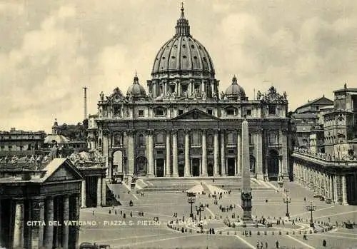 Italy Citta del Vaticano Piazza S Pietro & Basilica